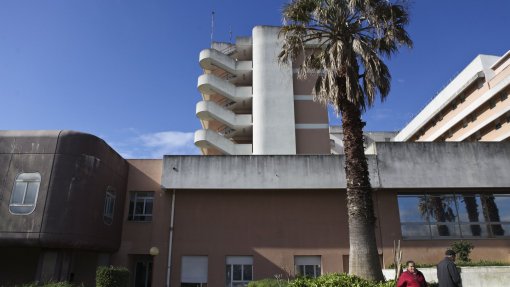 Covid-19: Hospital Garcia de Orta aumentou camas para doentes infetados