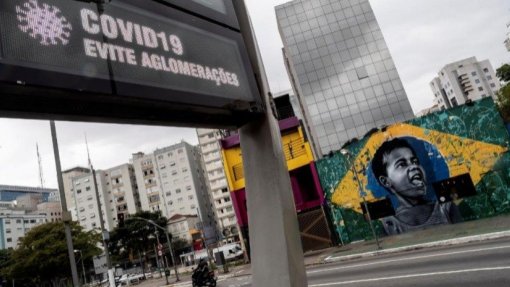 Covid-19: 21% dos infetados na maior cidade do Brasil já não têm anticorpos