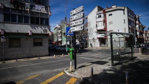 Covid-19: Ruas da Amadora concorridas no segundo confinamento