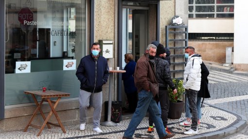 Covid-19: Vendas ao postigo incluindo de cafés passam a ser proibidas