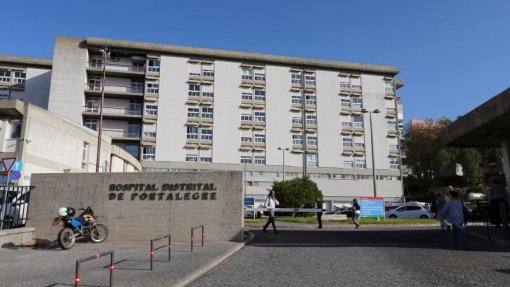 Covid-19: Hospital de Portalegre abre inquérito a morte de doente que esteve 3 horas em ambulância
