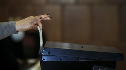 Presidenciais: Arranca hoje recolha de votos em lares e de eleitores em confinamento