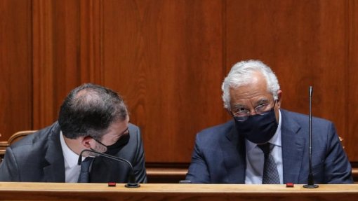 Covid-19: Costa afasta &quot;risco de adiamento&quot; da segunda toma da vacina
