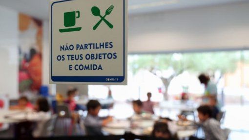 Covid-19: Quando a escola fecha há crianças que não comem - secretário de Estado