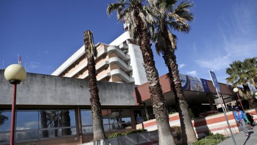 Covid:-19: Hospital Garcia de Orta converte mais camas e tem já 181 doentes internados