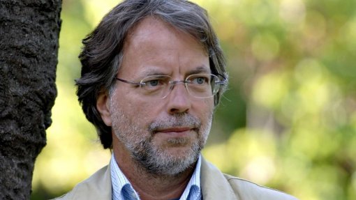 Covid-19: Escritor Mia Couto testa positivo e apela ao cumprimento de medidas de prevenção
