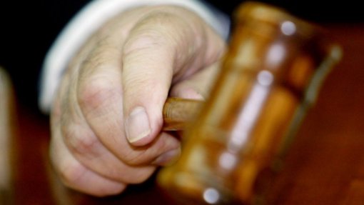 Médico absolvido de pagar indemnização a paciente operada no seu consultório em Aveiro