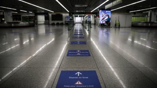 Covid-19: Bruxelas propõe regras mais apertadas e evitar viagens não essenciais na UE