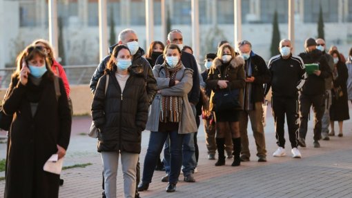 Covid-19: Vacina Pfizer eficaz em Israel, com quase 30% da população vacinada