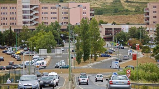 Covid-19: Amadora-Sintra transfere 31 doentes mas nega colapso na rede de oxigénio