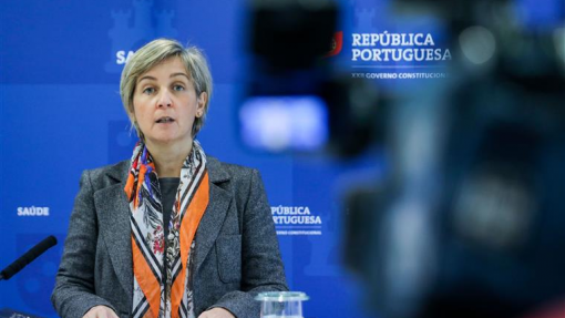 Covid-19: Ministra da Saúde critica partidos que utilizam a &quot;morte e a doença como argumento político&quot;