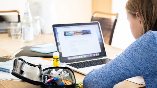 Covid-19: Escolas aguardam ordens do Governo para retomar ensino &#039;online&#039;