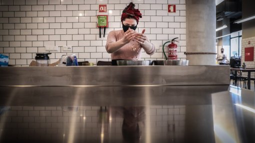 Covid-19: Voluntários preparam “comida de conforto” para Hospital de Santa Maria em Lisboa