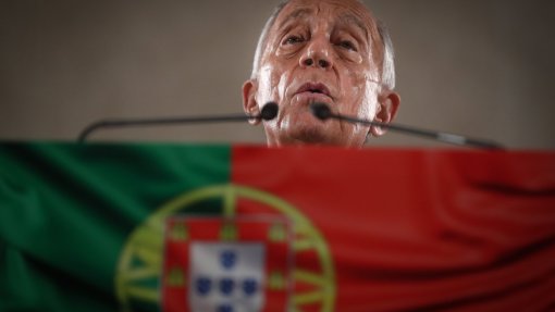 Covid-19: Marcelo afasta vacinação de centenas de políticos antes de milhares de idosos
