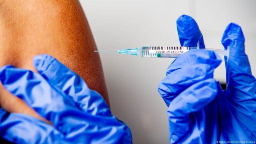 Covid-19: Cerca de 370 pessoas já confirmaram por SMS agendamento para vacinação