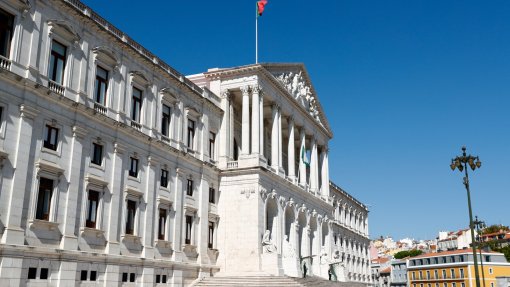 Covid-19: Parlamento volta a votar estado de emergência em 25 de fevereiro