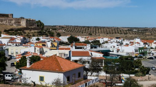 Covid-19: Seguimento epidemiológico gera discórdia entre municípios do Algarve e Saúde