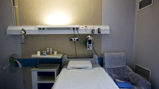 Covid-19: Unidade de Saúde da Guarda recebe camas para novo espaço de internamento