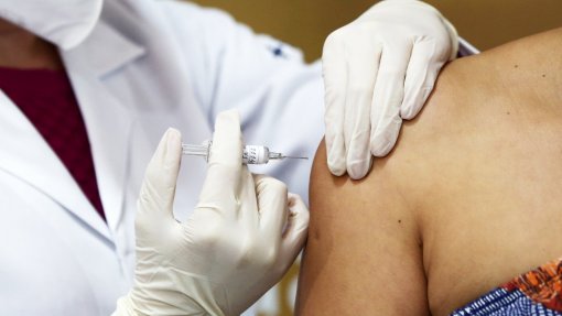 Covid-19: Quase 400 mil doses de vacina administradas