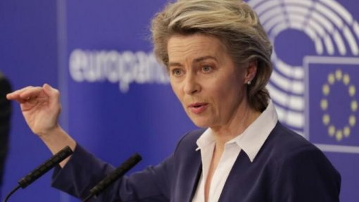 Covid-19: Von der Leyen pede à UE para partilhar vacinas com Ucrânia