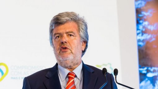 Covid-19: &quot;Sobressalto no abastecimento&quot; de vacinas vai ser ultrapassado - Apifarma