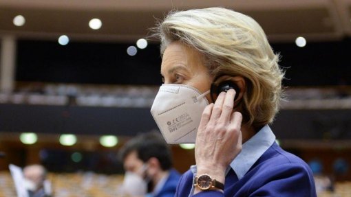 Covid-19: Von der Leyen explica ao Parlamento Europeu polémica sobre vacinas na UE