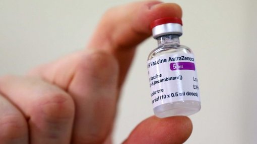 Covid-19: Vacina AstraZeneca pode ser dada a pessoas com mais de 65 anos - OMS