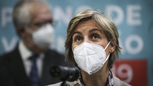 Covid-19: Ministra da Saúde aponta para 70% da população vacinada até ao fim do verão