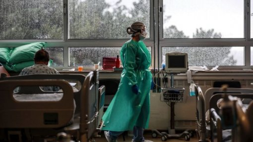 Covid-19: Diretores de serviços hospitalares pedem mais medidas para evitar novas ondas