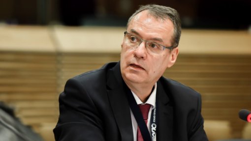 Covid-19: Países da UE instados a manter-se atentos a ofertas de vacinas falsas