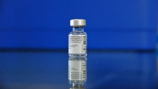 Covid-19: Estudo israelita mostra alta eficácia da primeira dose da vacina Pfizer