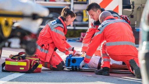 Sociedade de Emergência Pré-Hospitalar assina protocolo para formação em paramedicina