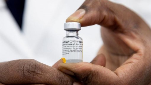 Covid-19: Londres sugere à ONU resolução para tornar vacinas mais acessíveis