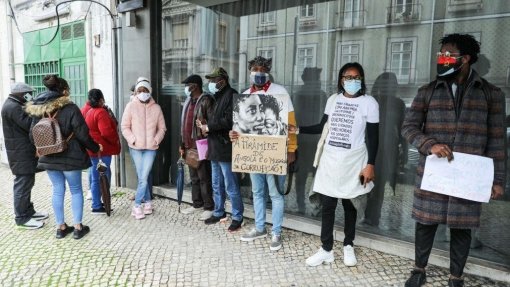 Doentes angolanos em Portugal contra regresso que dizem ser &quot;uma sentença de morte&quot;