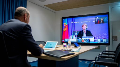 UE/Presidência: Ministros da Saúde debatem hoje novas variantes, testes e vacinas