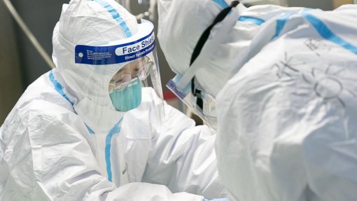 Covid-19: Pandemia já provocou 2,53 milhões de mortos em todo o mundo