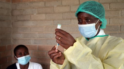 Falta de vacinas em África ameaça recuperação económica mundial - FMI e UE