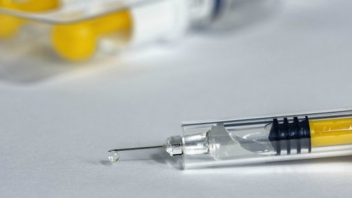 Covid-19: Milhares de vacinas falsas apreendidas na África do Sul e China