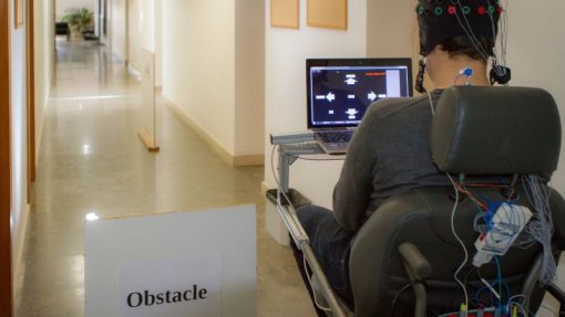 Investigadores desenvolvem interface que controla cadeira de rodas pelo cérebro