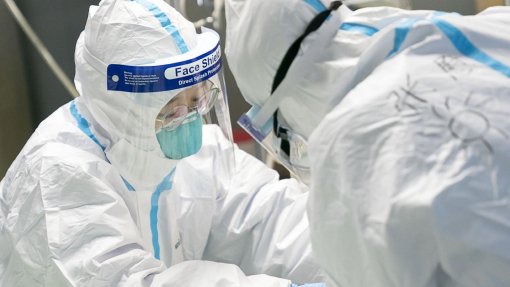 Covid-19: Pandemia já matou pelo menos 2.560.789 pessoas no mundo