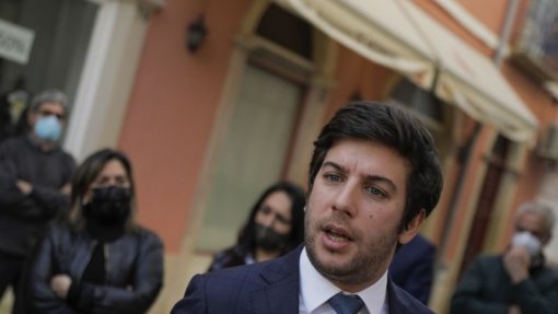 Covid-19: Presidente do CDS defende deconfinamento &quot;controlado e calendarizado&quot;