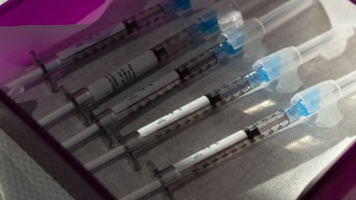 Covid-19: Doses de vacinas administradas no mundo cresceram 20% na última semana