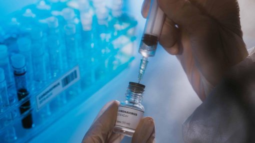 Covid-19: Agência Europeia do Medicamento tem mais três vacinas em análise