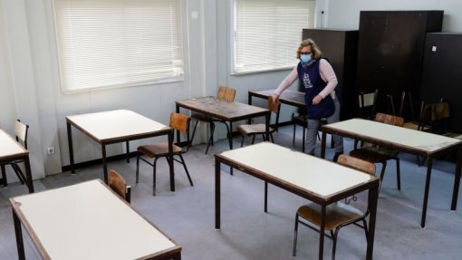 Covid-19: Alunos começam a regressar à escola no primeiro dia de desconfinamento