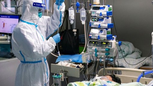 Covid-19: Médicos intensivistas alemães pedem regresso a restrições rígidas