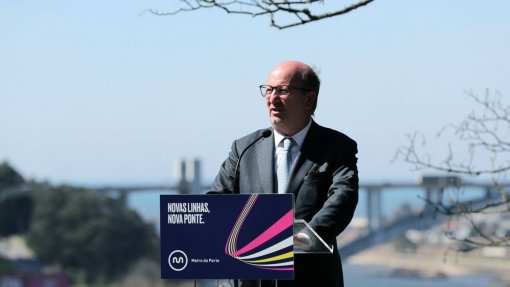 Ministro do Ambiente diz que projetos como a nova ponte do Douro &quot;precisam de tempo&quot;