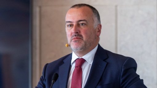 Covid-19: Suspensão da vacina cria quebra de confiança na vacinação difícil de reconstruir