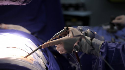 Centro Hospitalar Cova da Beira reforça serviços com cirurgia endoscópica da coluna