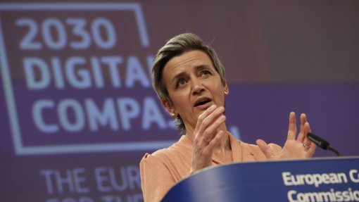 Covid-19: Vestager espera que livre-trânsito digital permita verão normal na UE