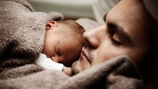 DGS lança projeto para promover paternidade mais envolvida e cuidadora